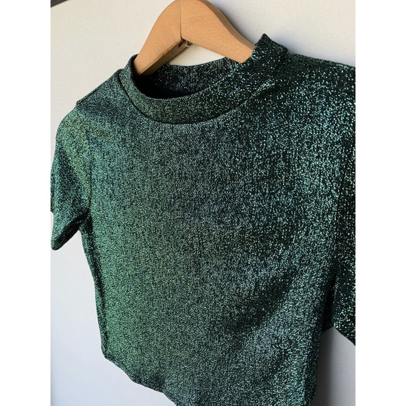 Size 4, TOPSHOP, shimmery green and black crop top - Picture 1 of 12